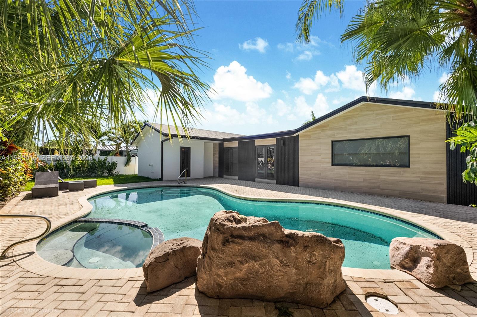 1925 NE 208th Ter Miami, FL 33179