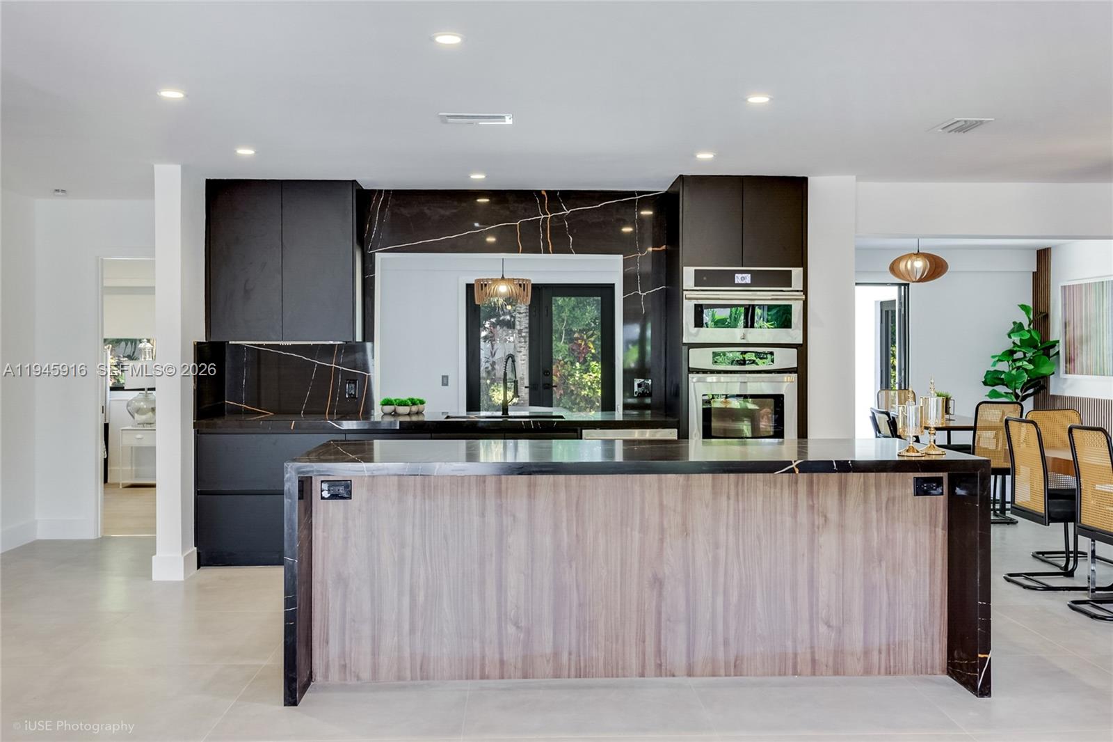 1925 NE 208th Ter Miami, FL 33179