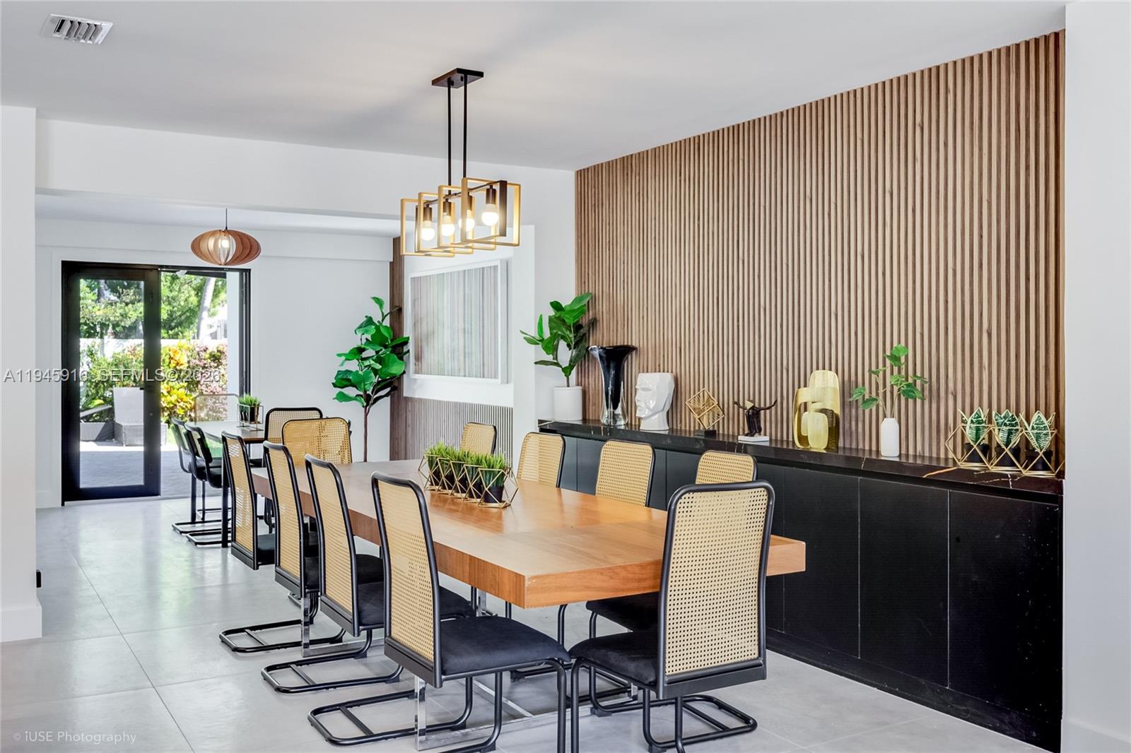 1925 NE 208th Ter Miami, FL 33179