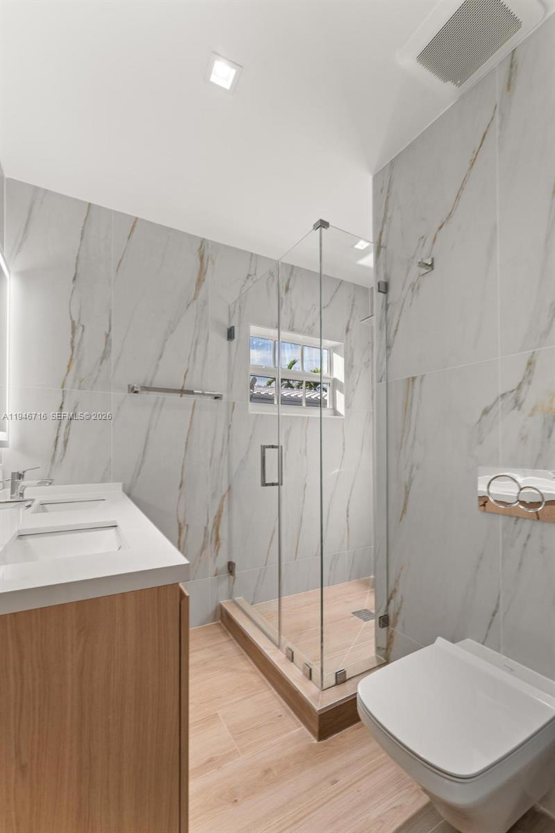 1880 NE 180th St North Miami Beach, FL 33162