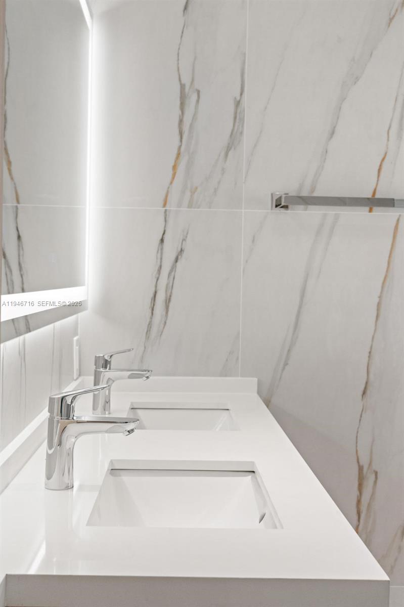 1880 NE 180th St North Miami Beach, FL 33162