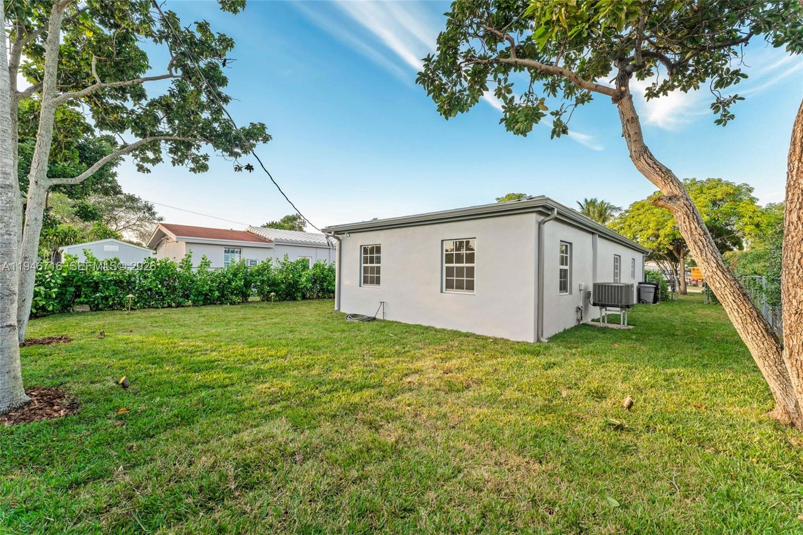 1880 NE 180th St North Miami Beach, FL 33162