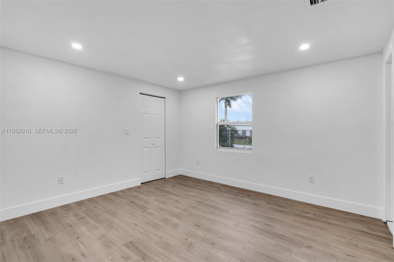 75 NW 160th St Miami, FL 33169