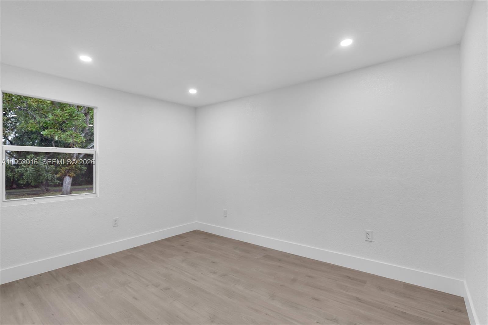 75 NW 160th St Miami, FL 33169