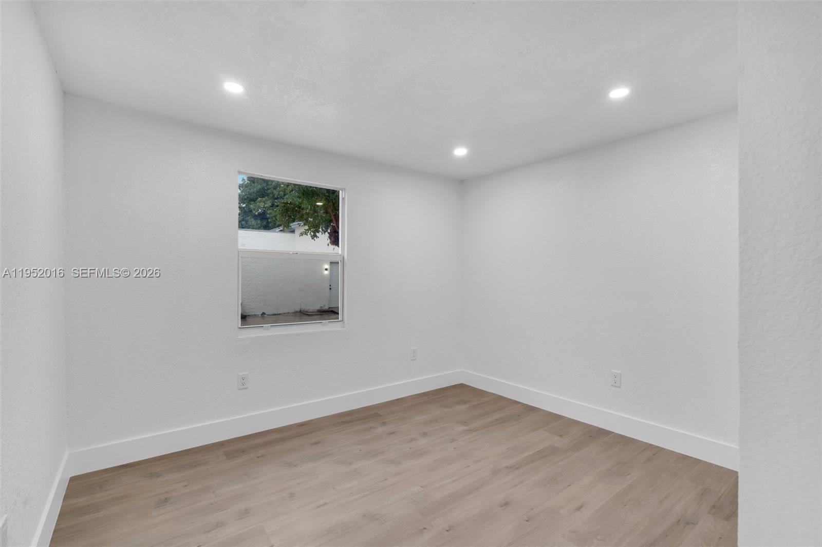 75 NW 160th St Miami, FL 33169