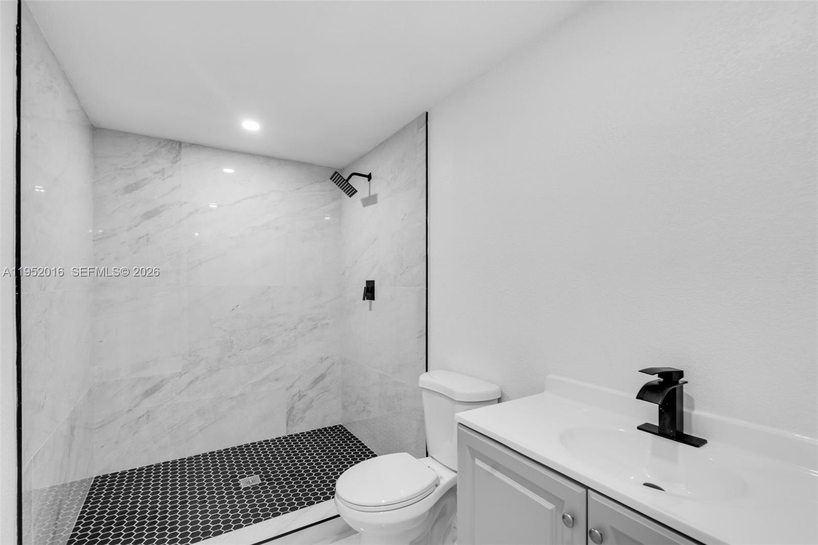 75 NW 160th St Miami, FL 33169