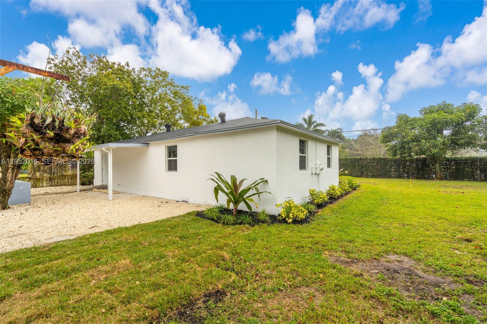 75 NW 160th St Miami, FL 33169