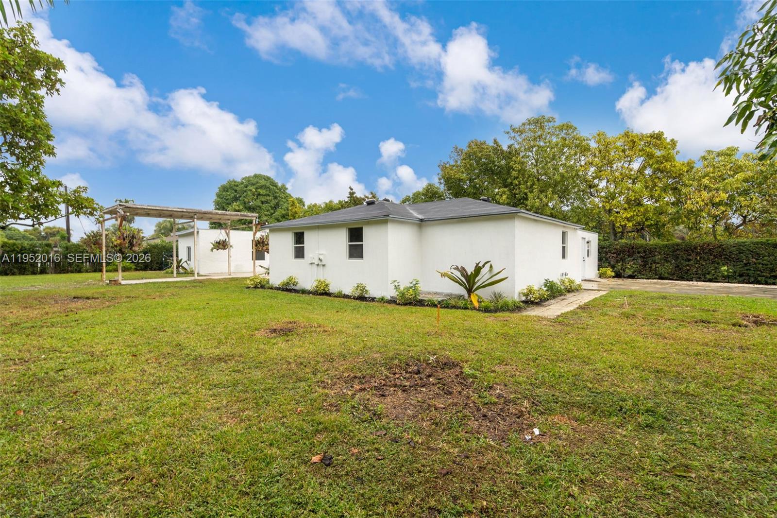 75 NW 160th St Miami, FL 33169