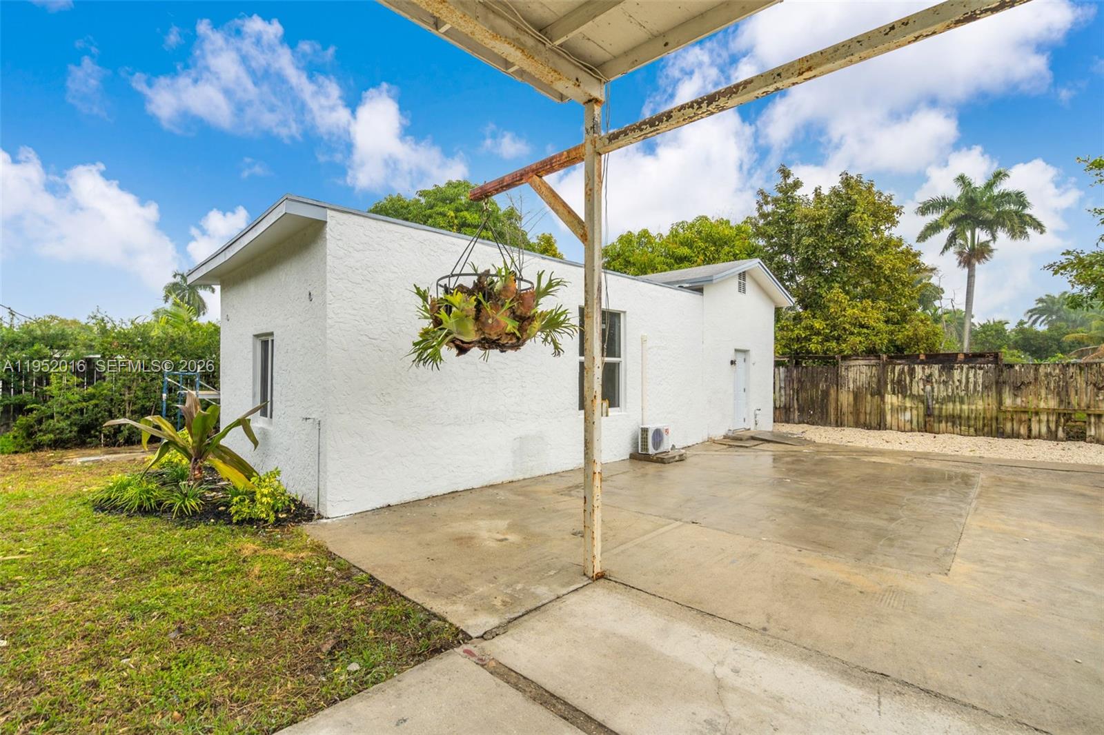 75 NW 160th St Miami, FL 33169