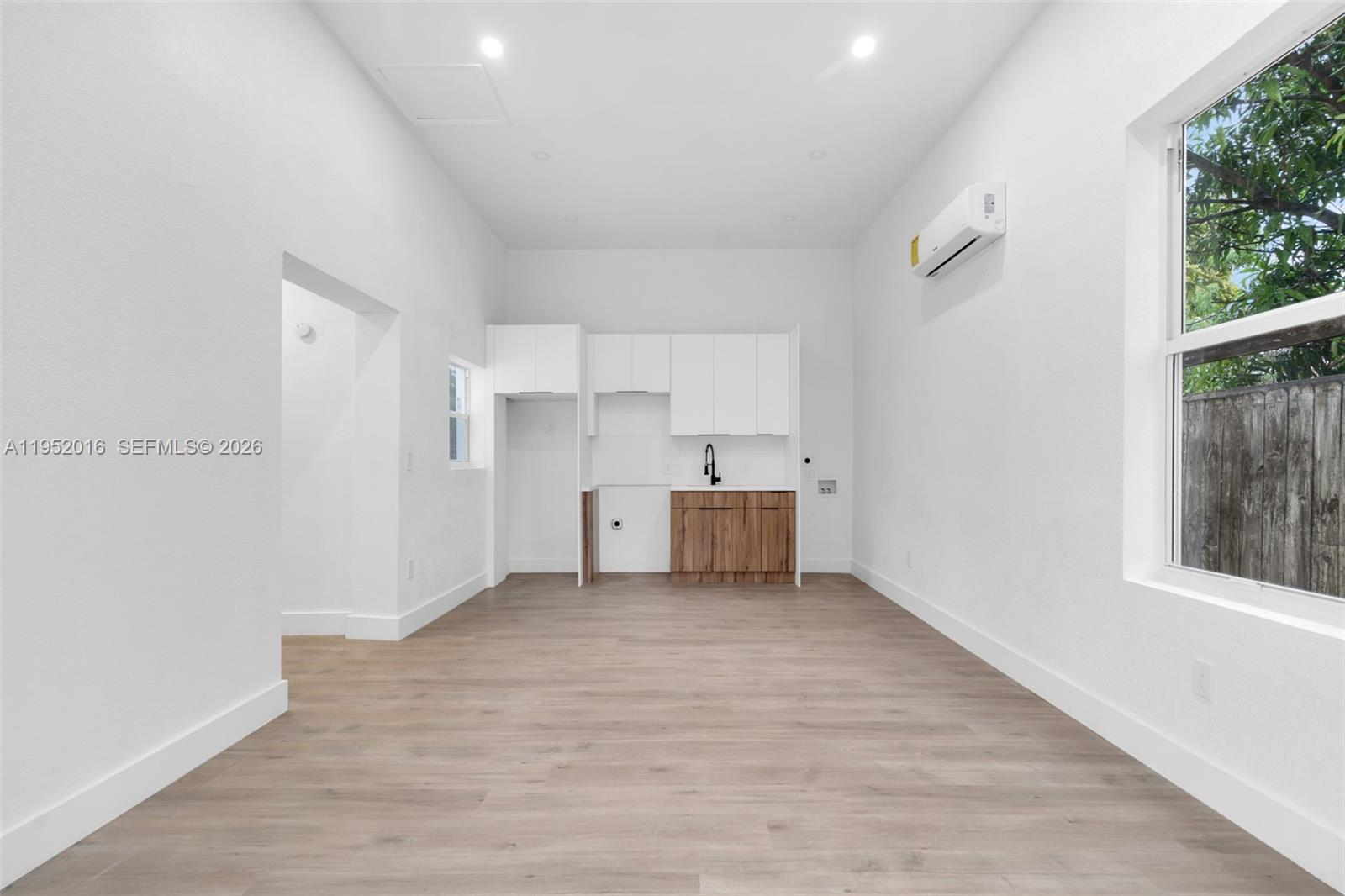 75 NW 160th St Miami, FL 33169