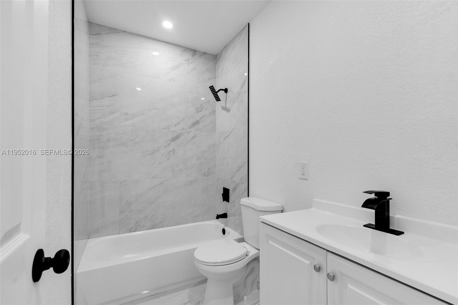 75 NW 160th St Miami, FL 33169