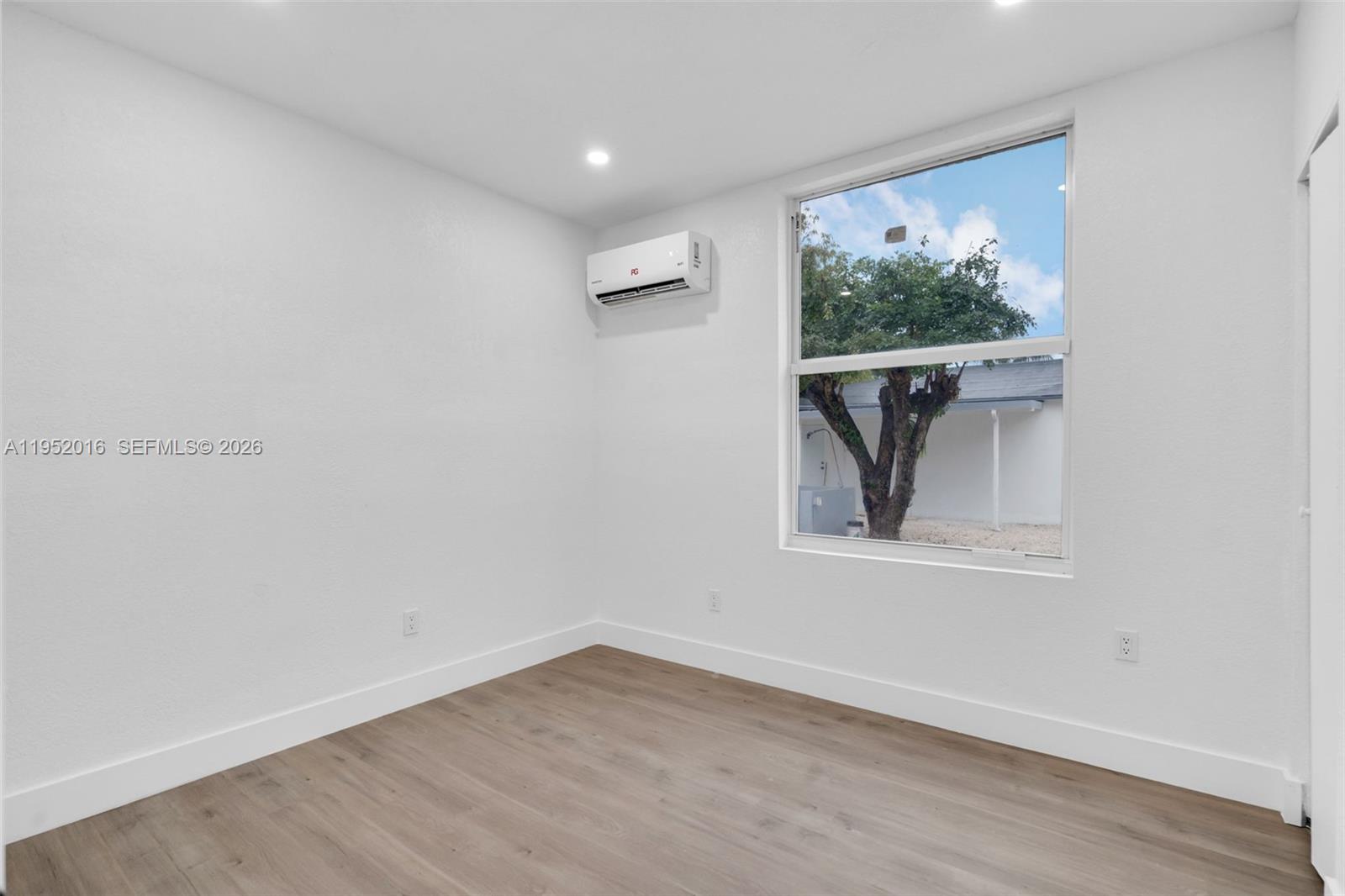 75 NW 160th St Miami, FL 33169