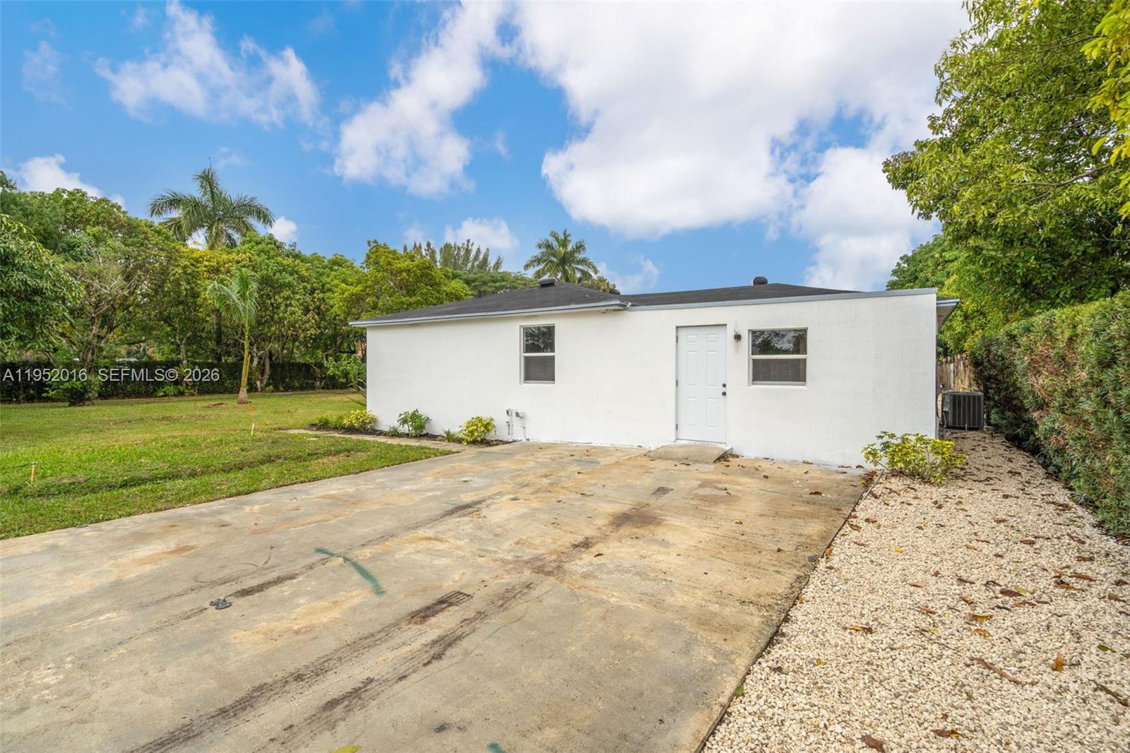 75 NW 160th St Miami, FL 33169