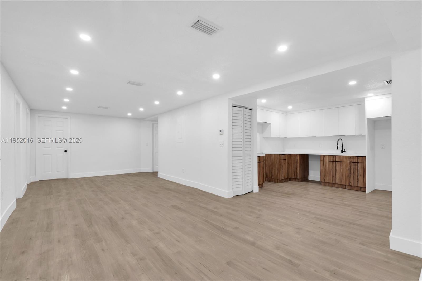 75 NW 160th St Miami, FL 33169