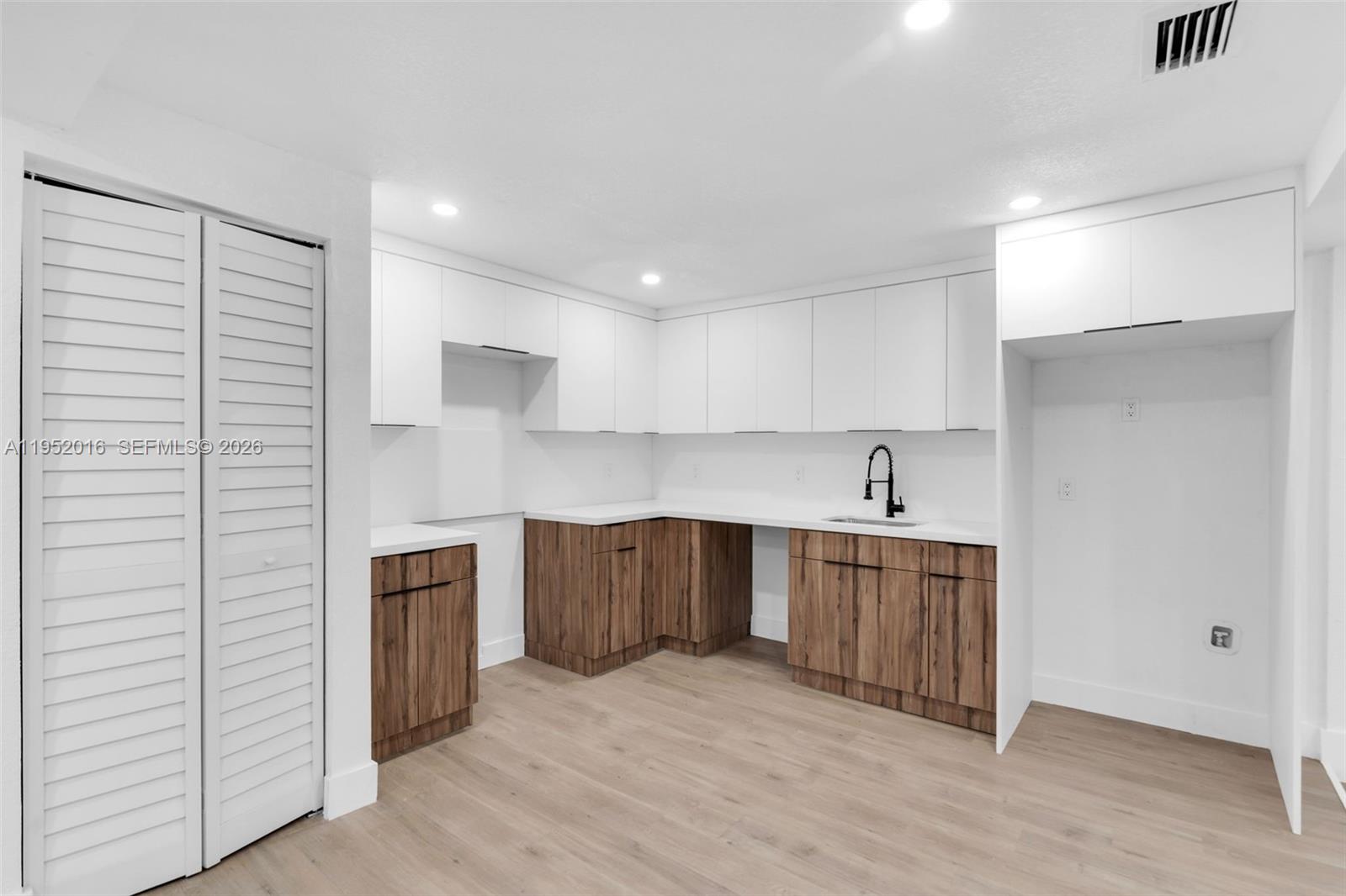 75 NW 160th St Miami, FL 33169