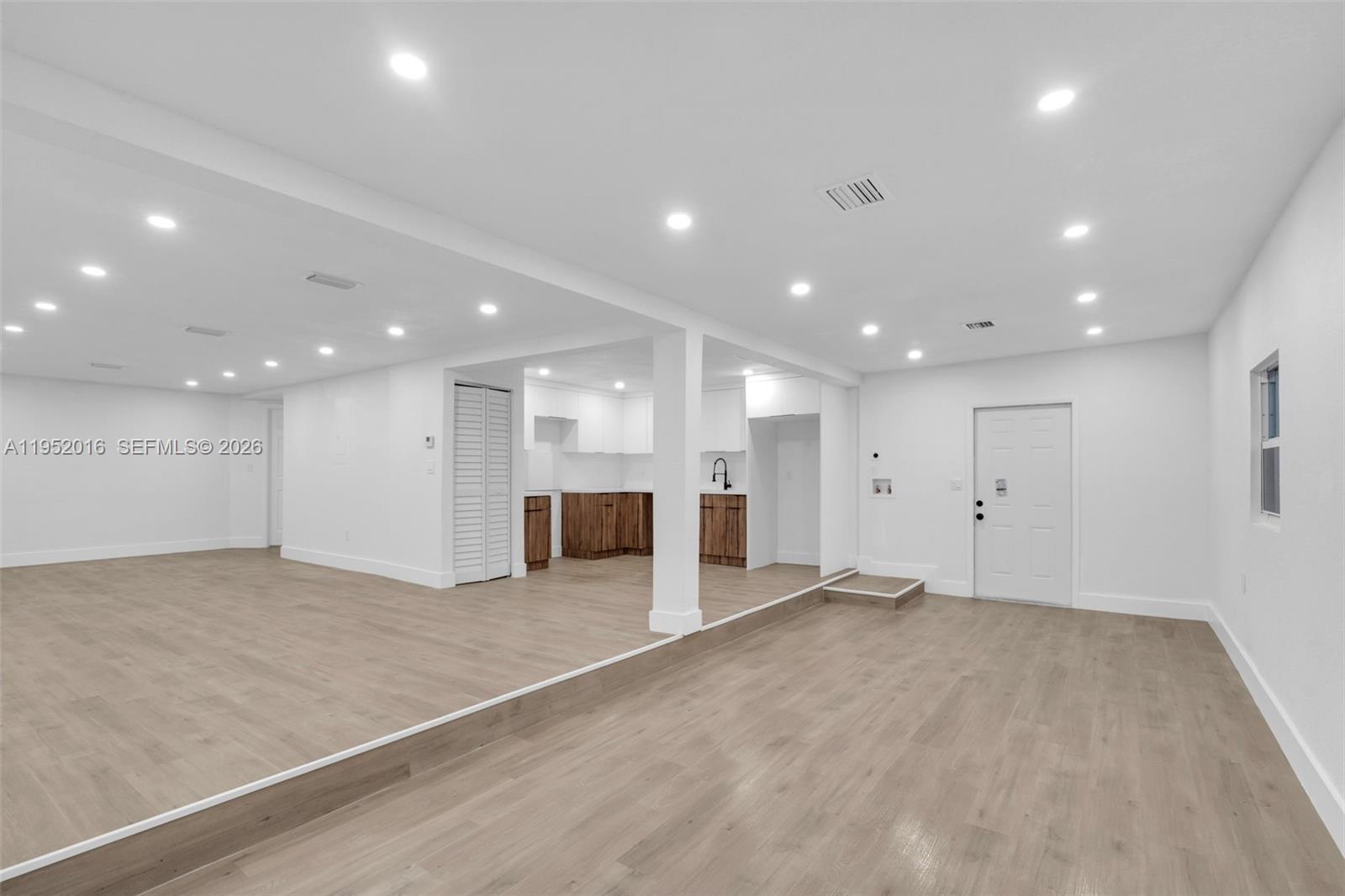 75 NW 160th St Miami, FL 33169