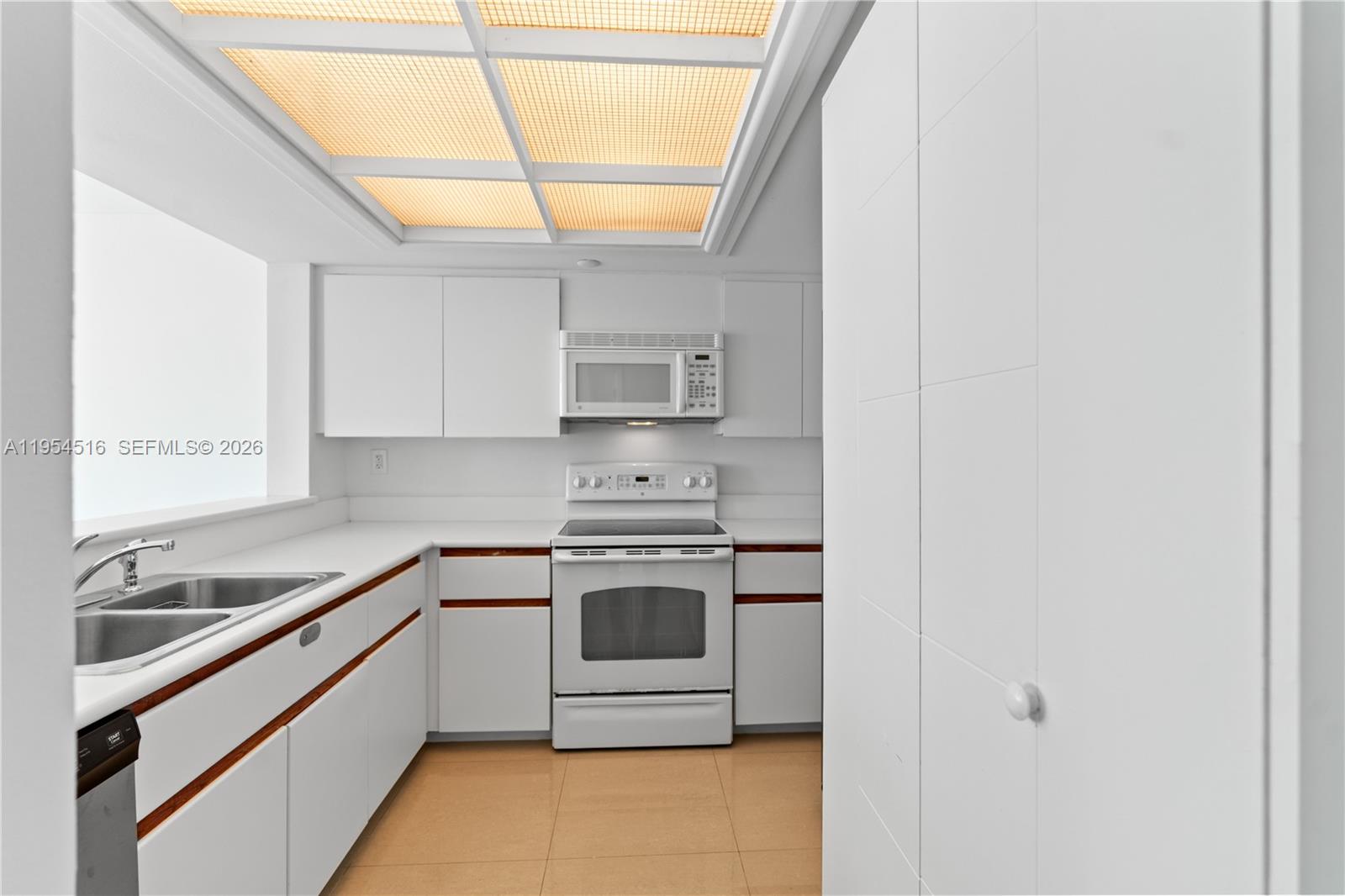 image South Pointe Towers11