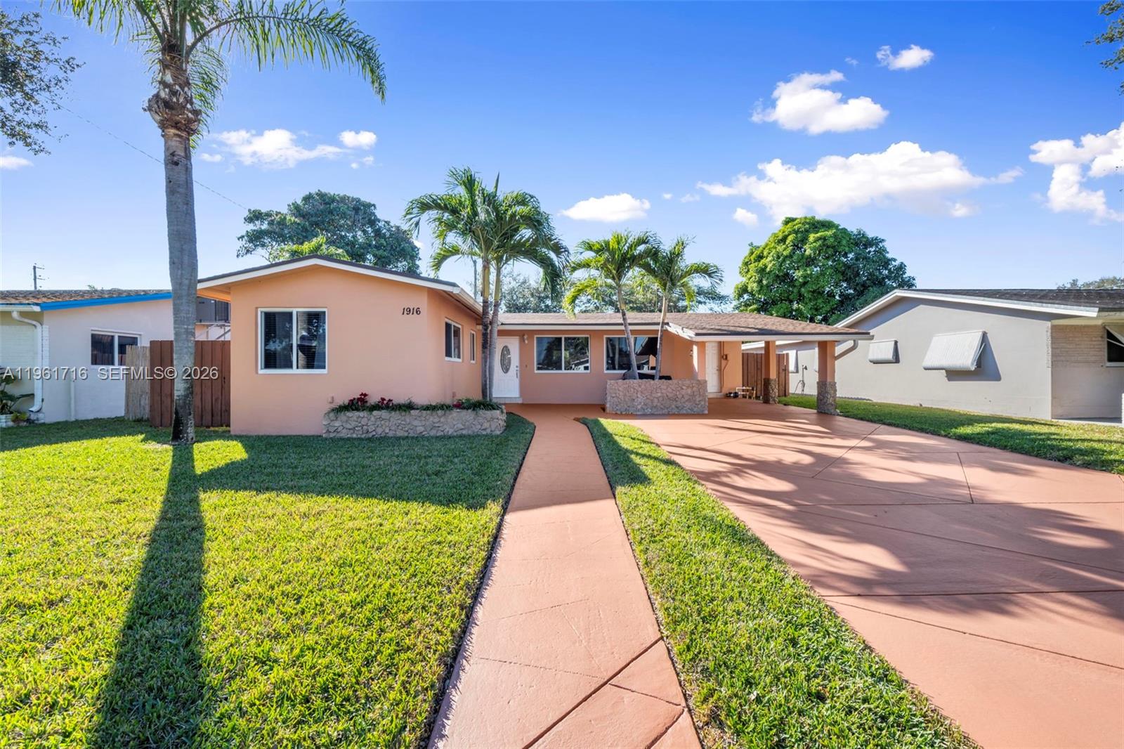 1916 N 36th Ave Hollywood, FL 33021