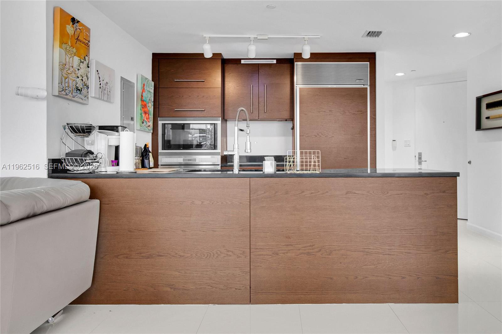 image Icon Brickell I8