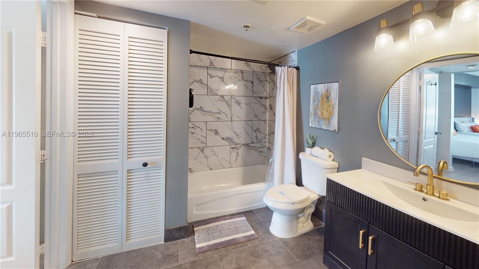 1200 N Brickell Bay Dr #2222 Miami, FL 33131