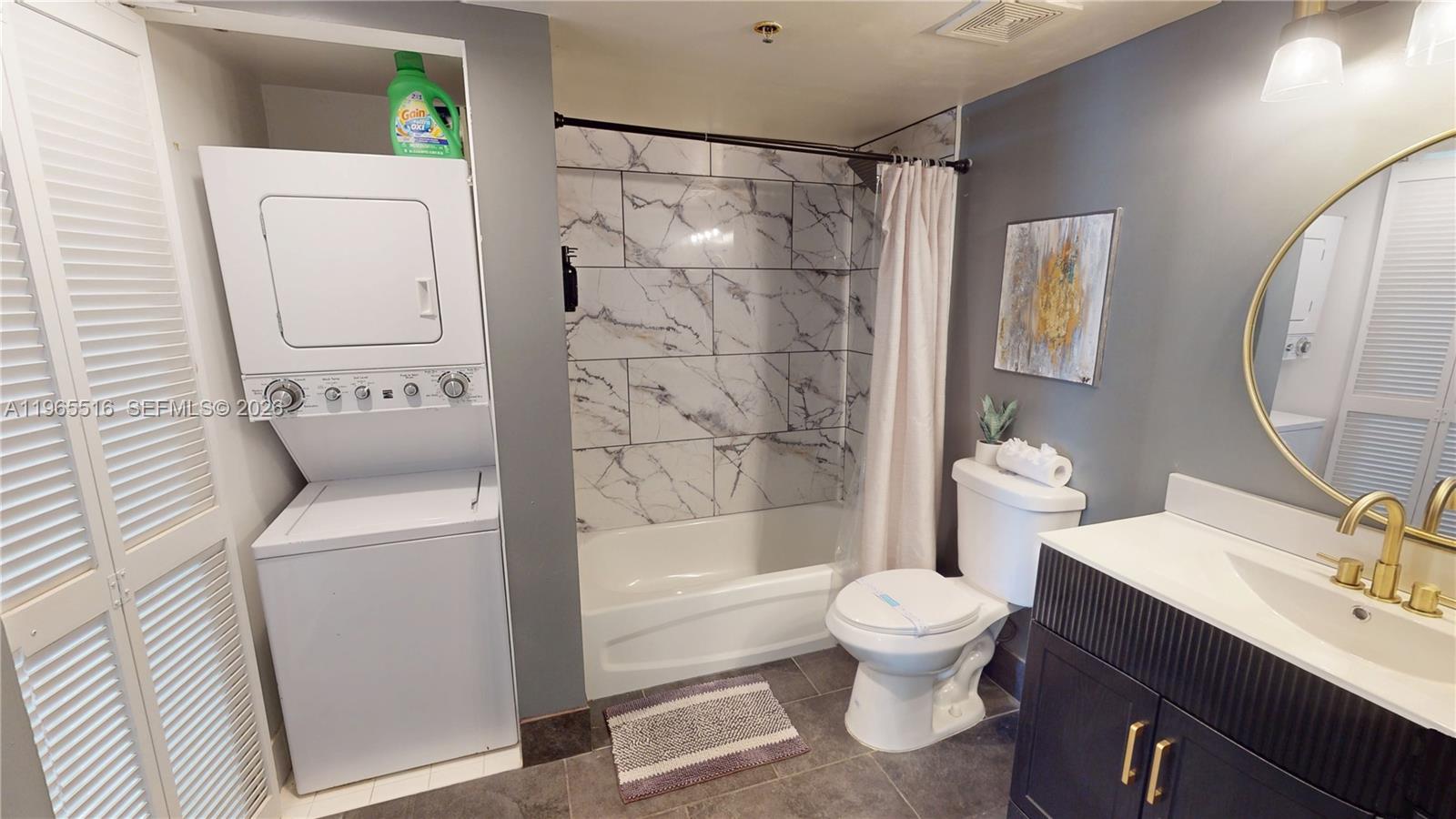 1200 N Brickell Bay Dr #2222 Miami, FL 33131