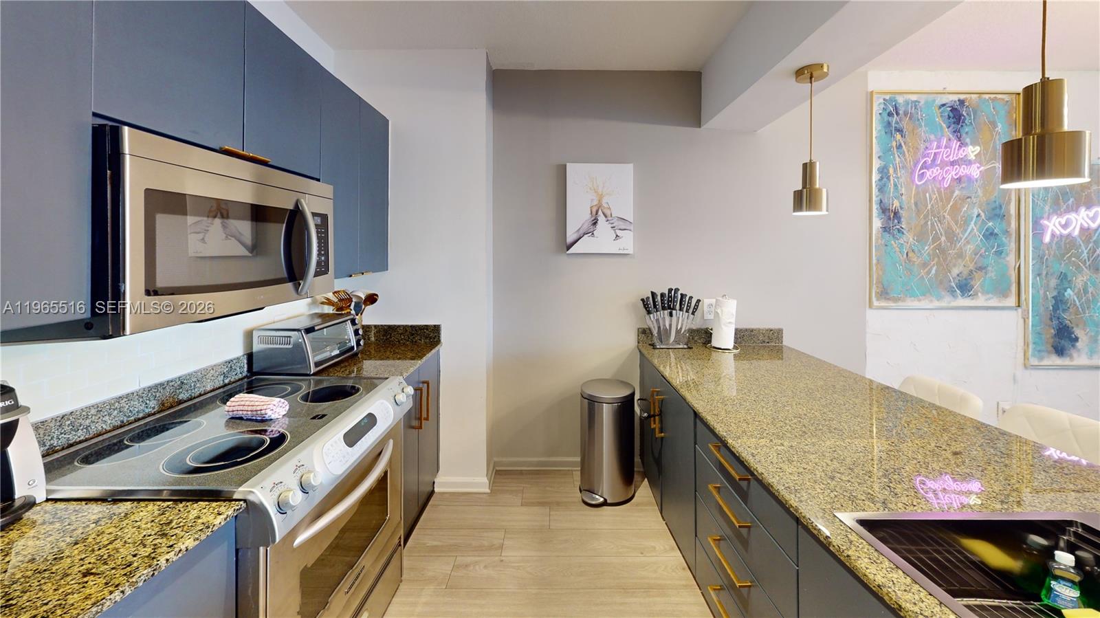 1200 N Brickell Bay Dr #2222 Miami, FL 33131