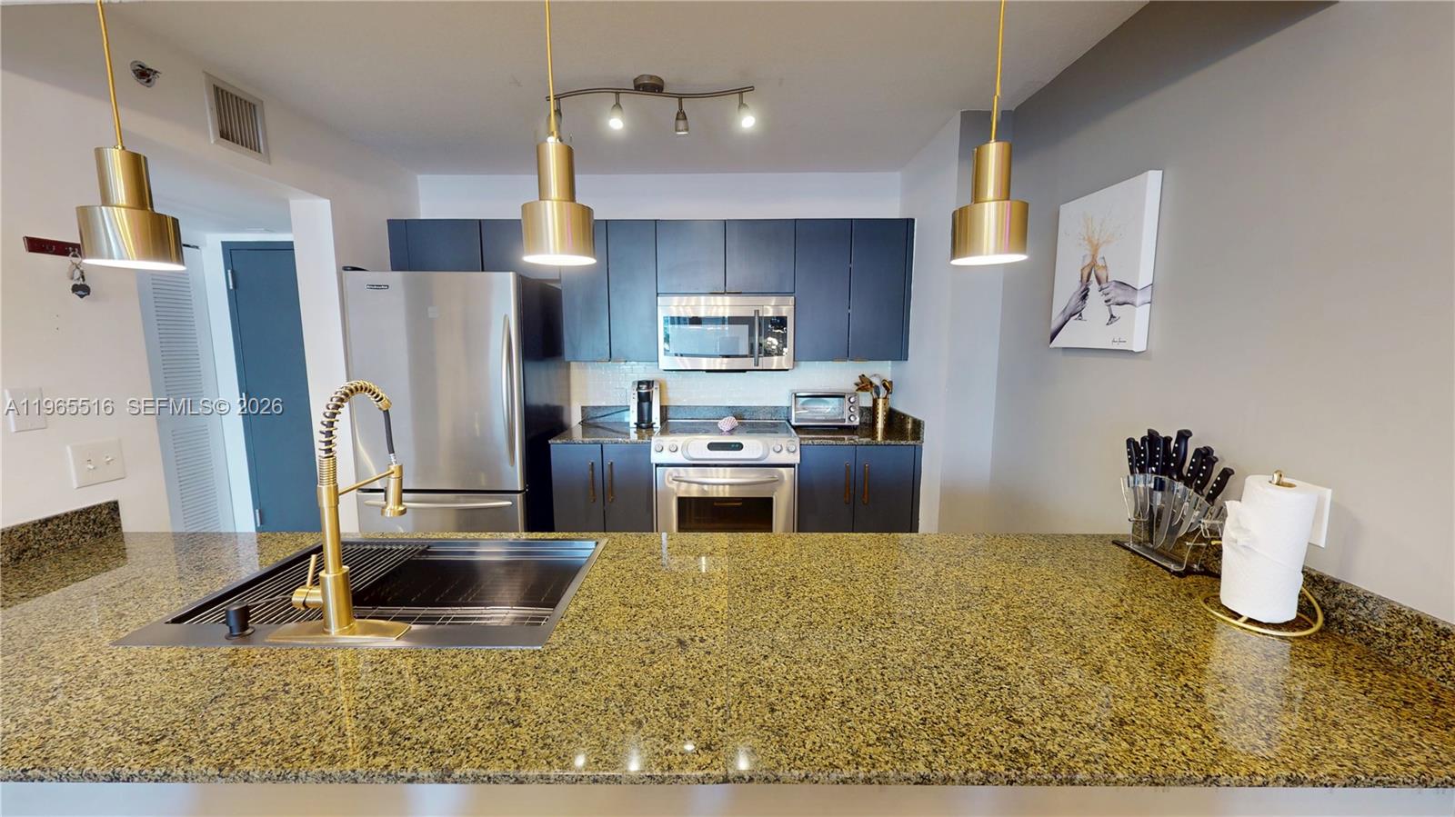 1200 N Brickell Bay Dr #2222 Miami, FL 33131