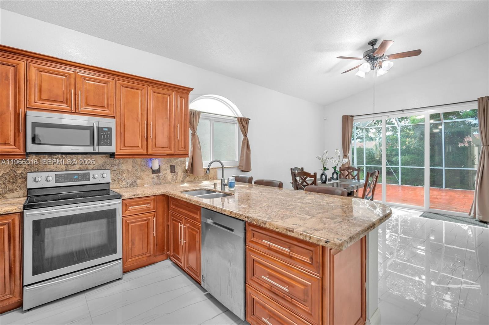 544 NW 159th Ln Pembroke Pines, FL 33028