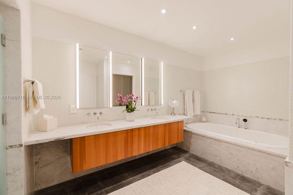 6103 Aqua Ave #702 Miami Beach, FL 33141