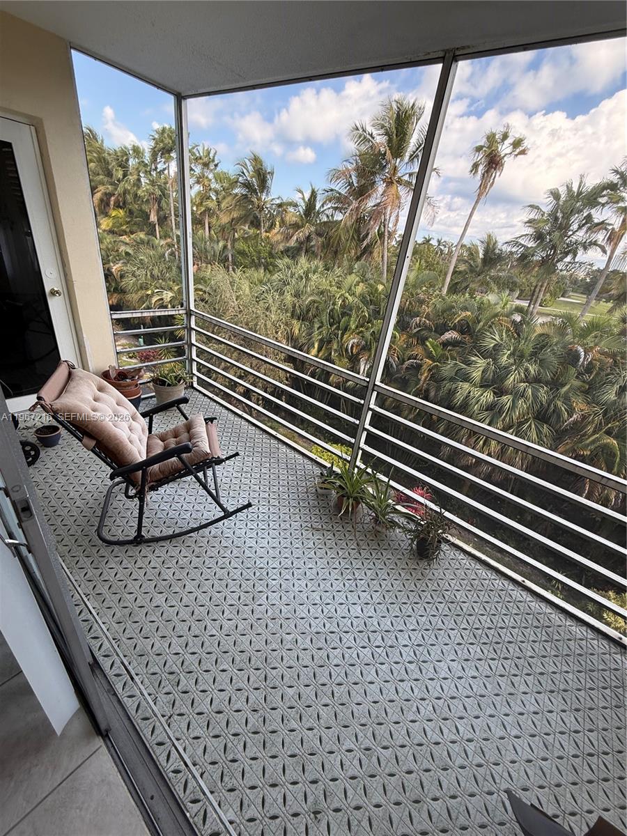 700 NE 14th Ave #409