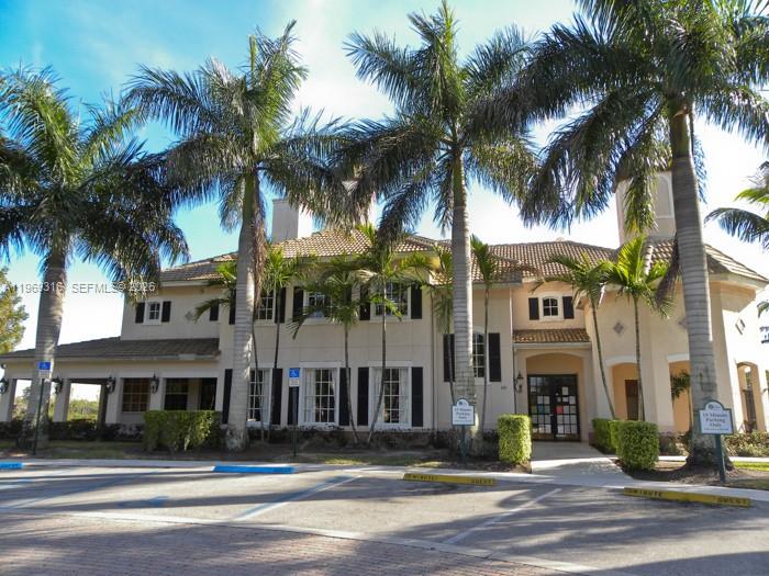 1104 Belmont Ln #1104