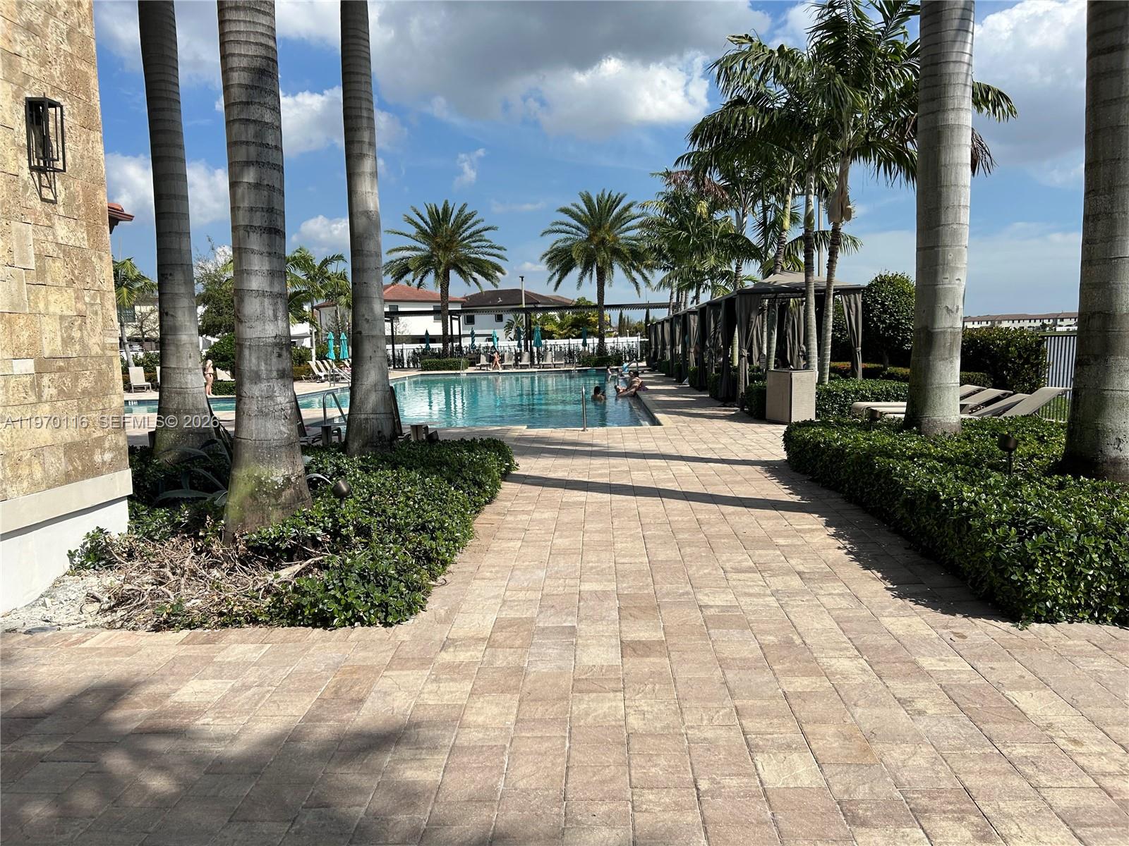 10371 W 33rd Ct Hialeah, FL 33018