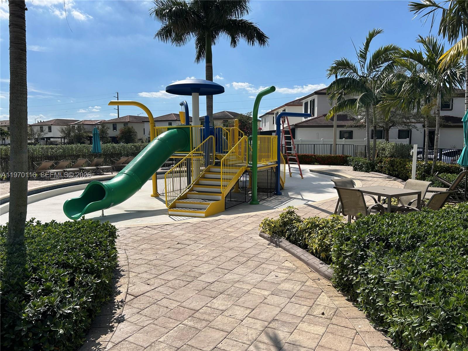 10371 W 33rd Ct Hialeah, FL 33018