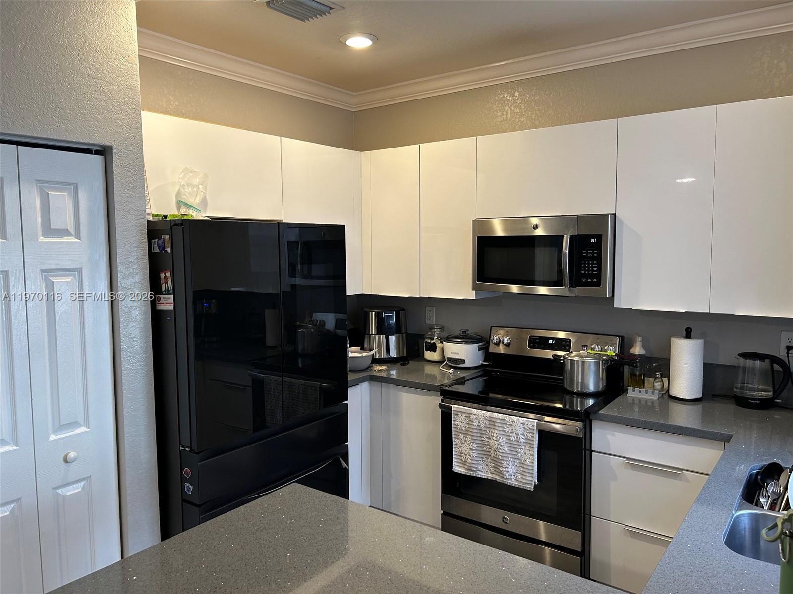 10371 W 33rd Ct Hialeah, FL 33018