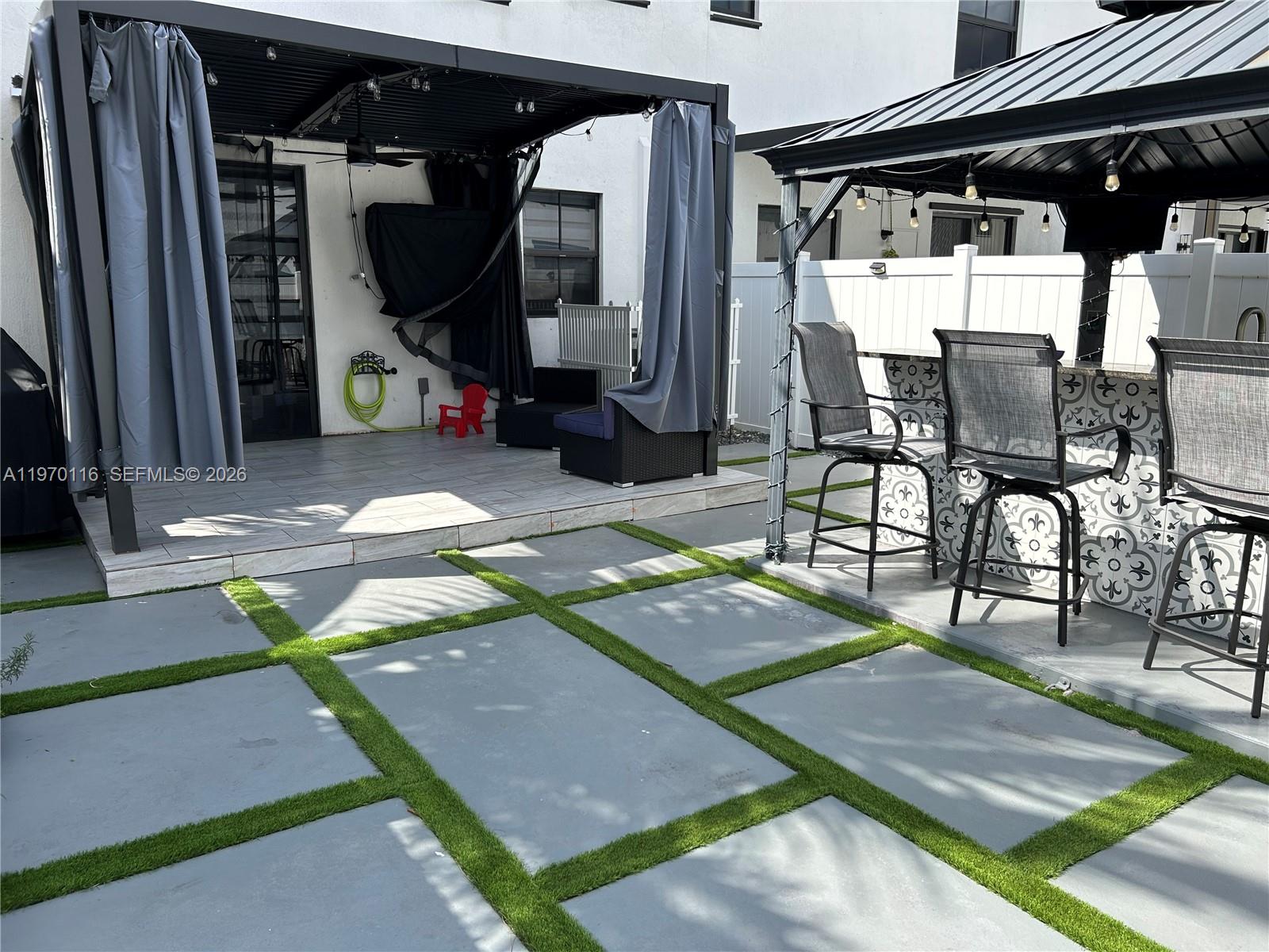 10371 W 33rd Ct Hialeah, FL 33018