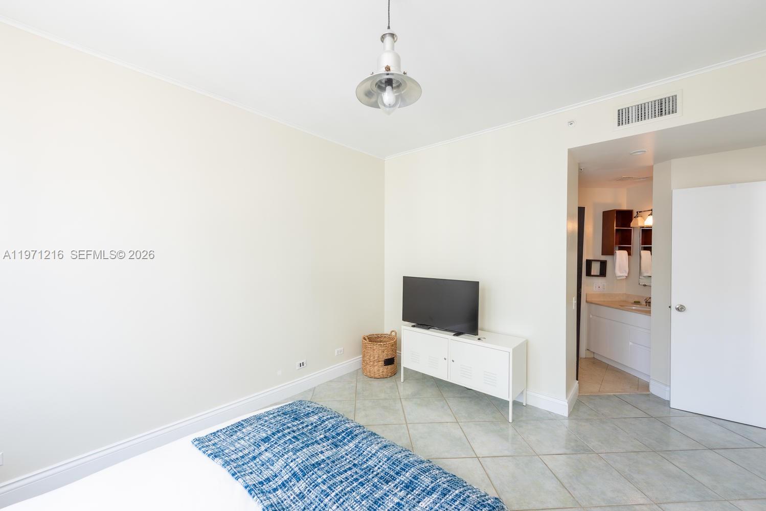 888 Brickell Key Dr #2201 Miami, FL 33131