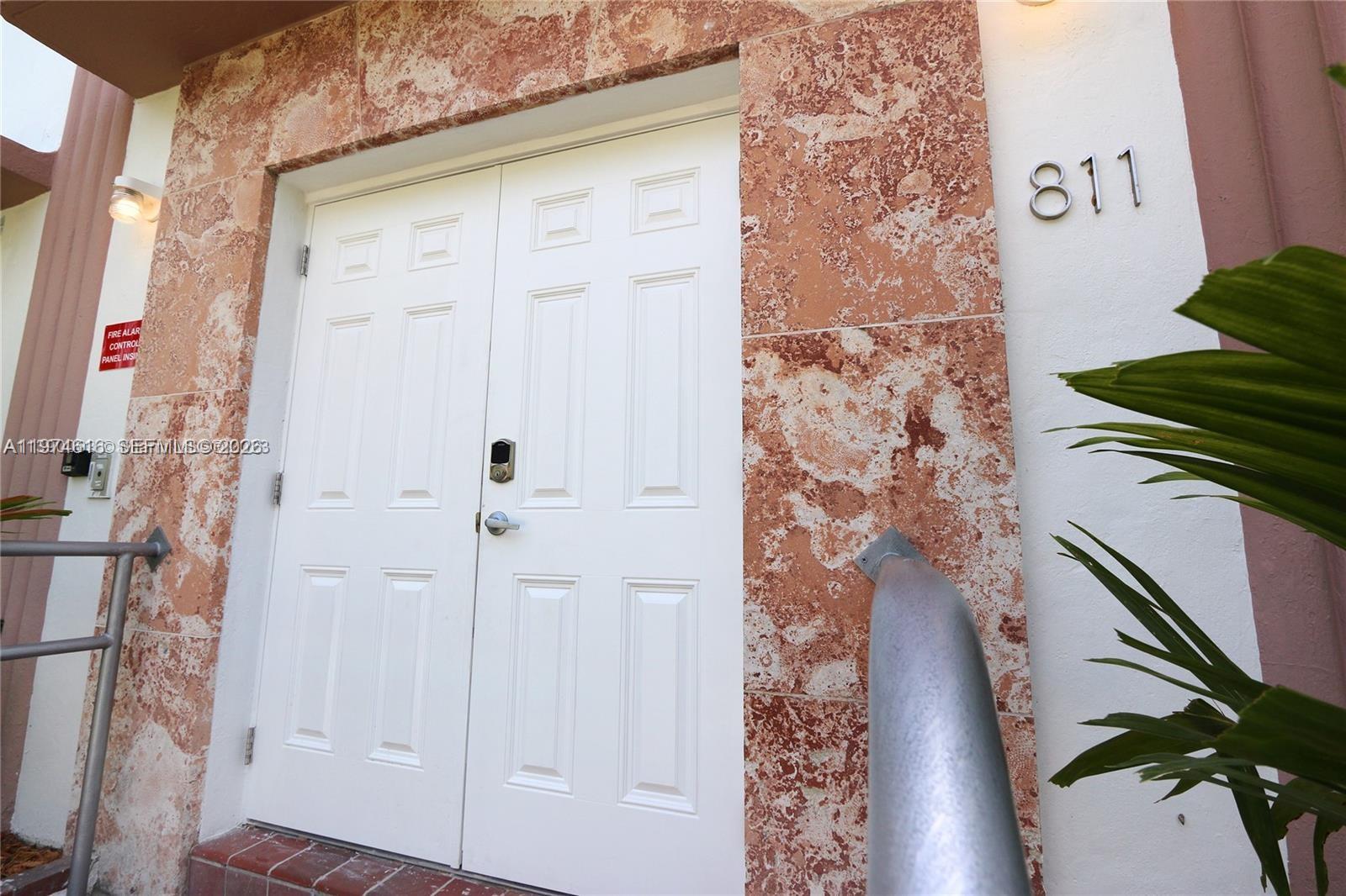 811 Jefferson Ave #104