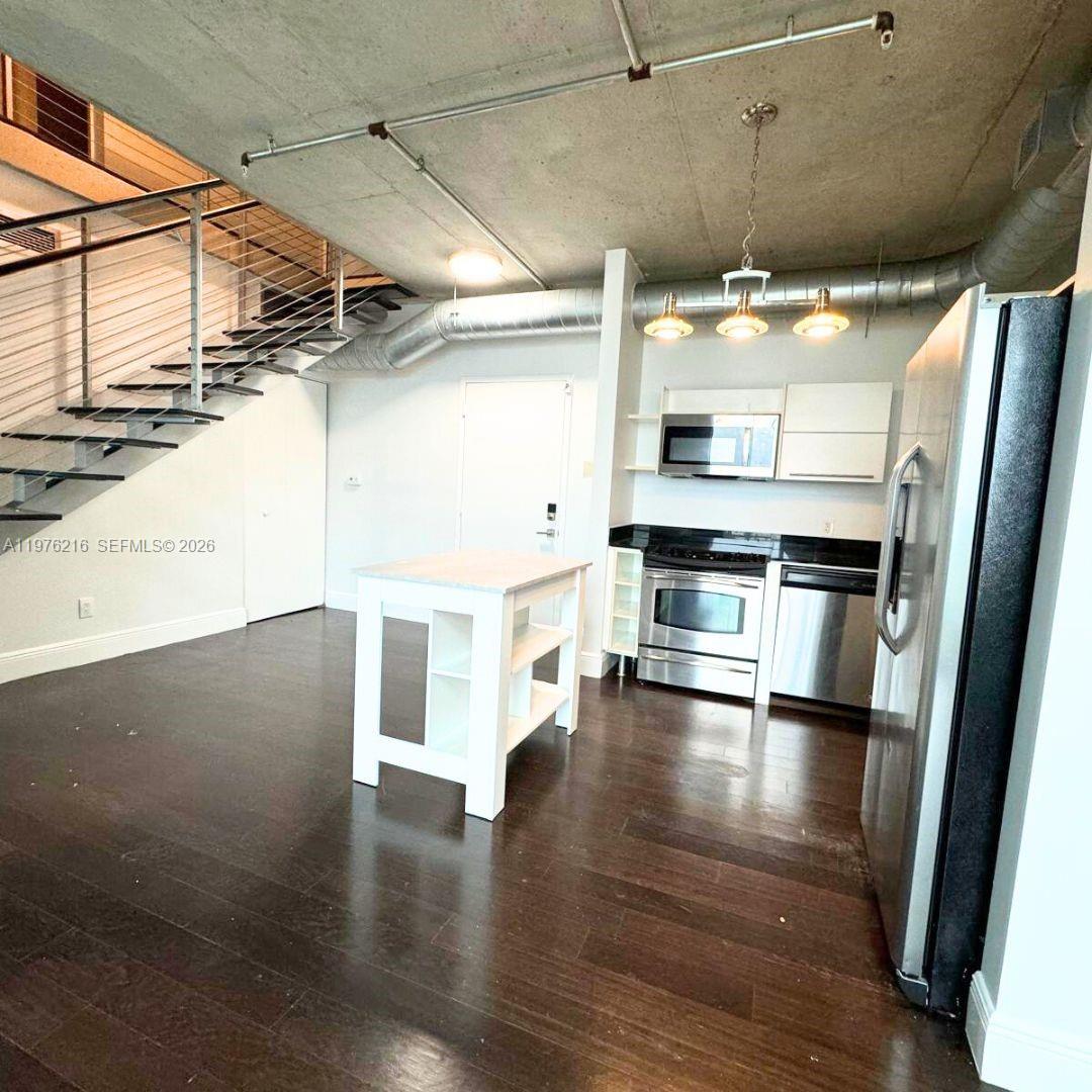 690 SW 1st Ct #PHI24