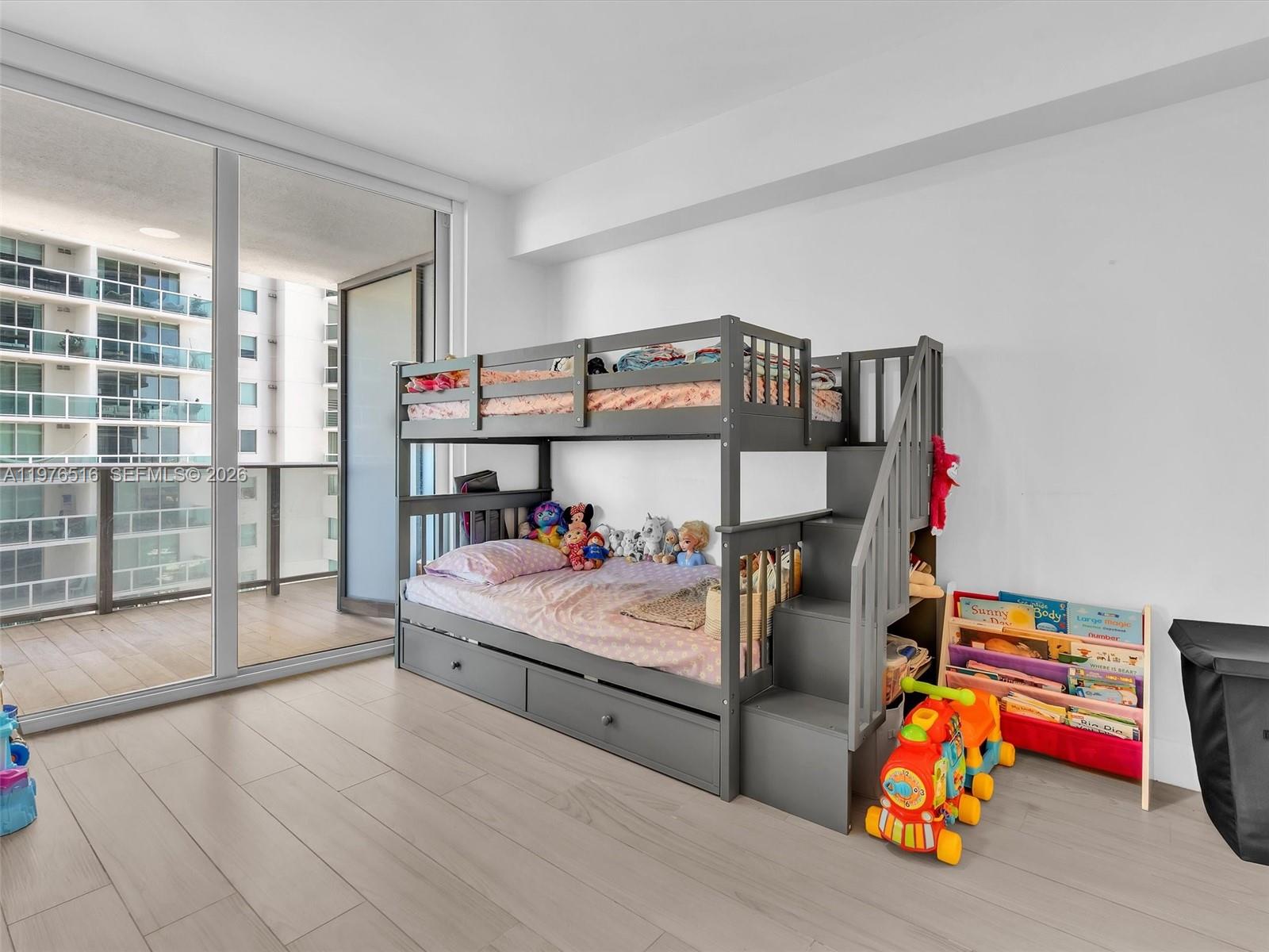 image Aria on the Bay25