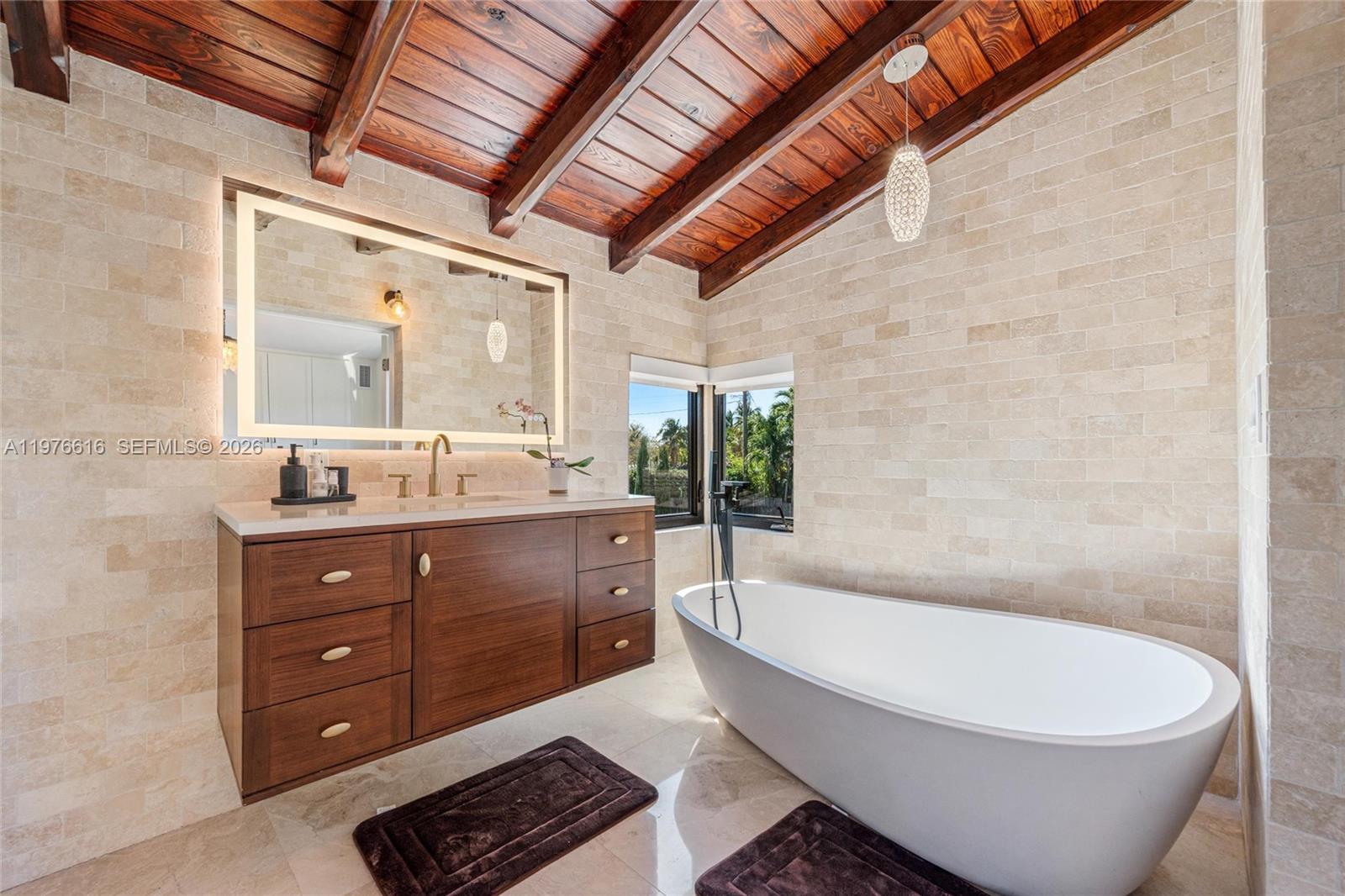 5135 Alton Rd Miami Beach, FL 33140