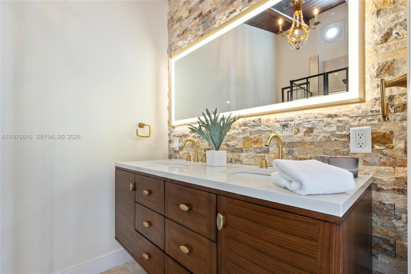 5135 Alton Rd Miami Beach, FL 33140