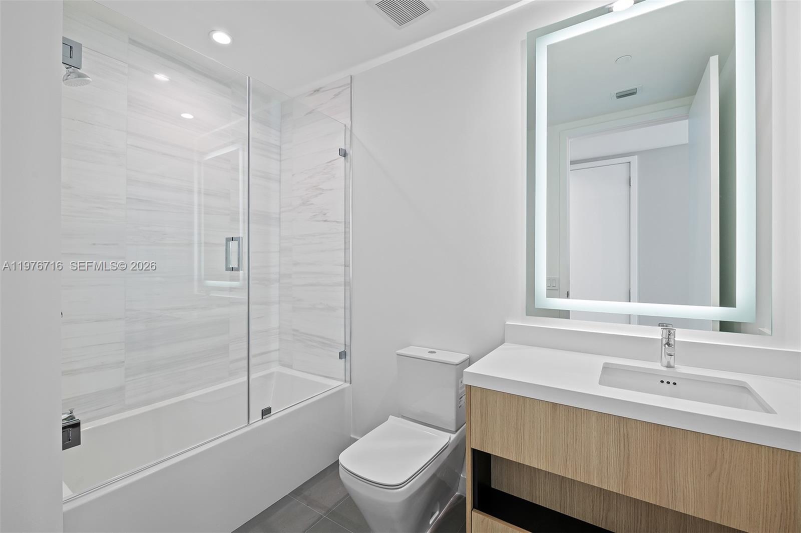 851 NE 1st Ave #PH 5402 Miami, FL 33132