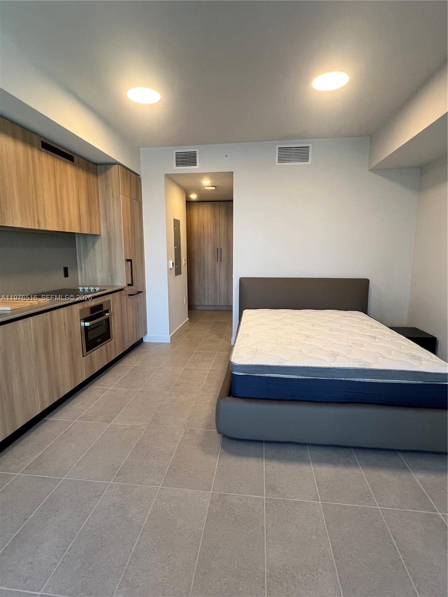 121 NE 5th St #3400 Miami, FL 33132