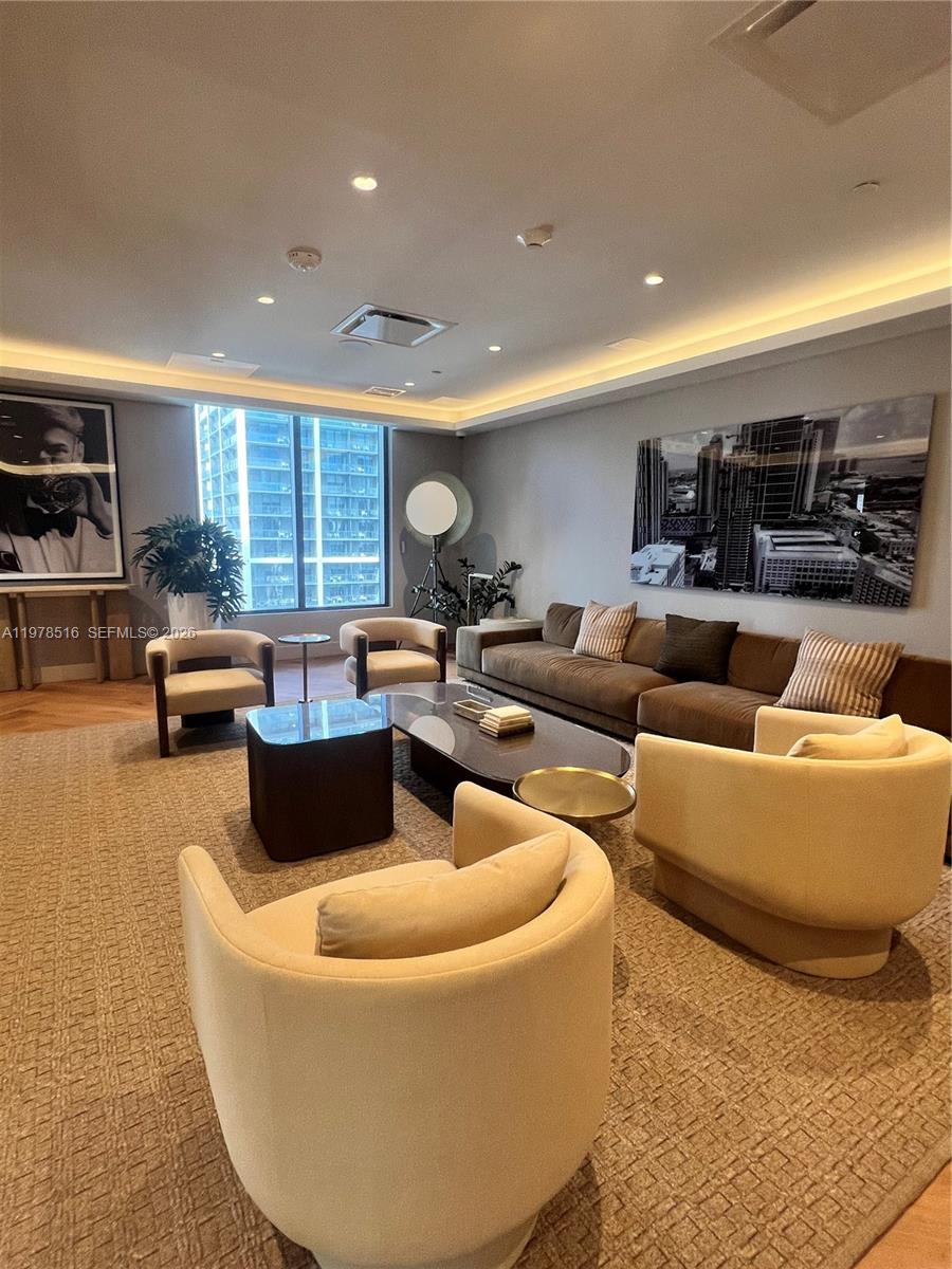 121 NE 5th St #3400 Miami, FL 33132