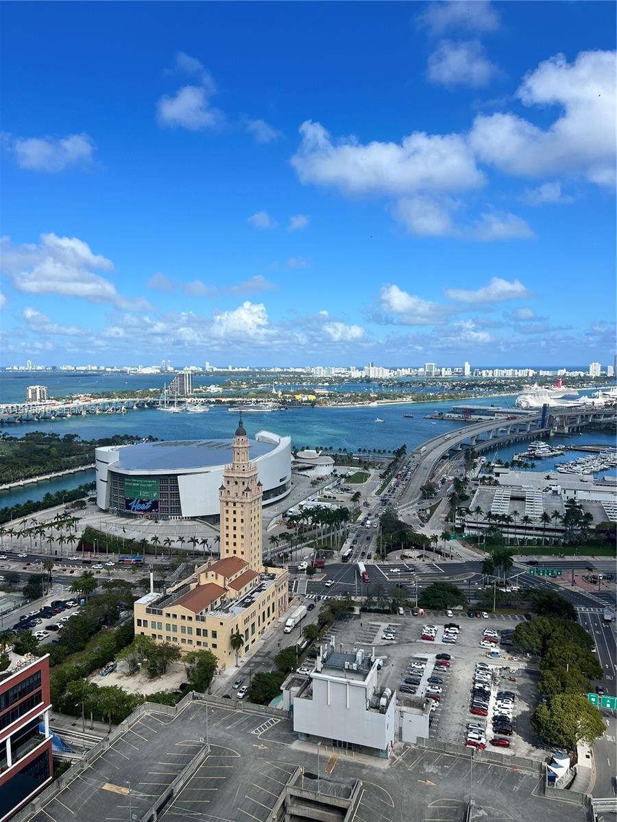 121 NE 5th St #3400 Miami, FL 33132