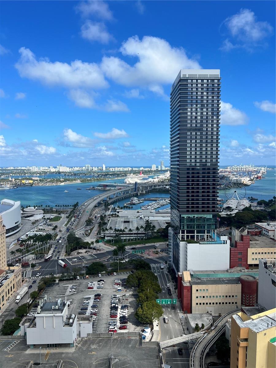 121 NE 5th St #3400 Miami, FL 33132