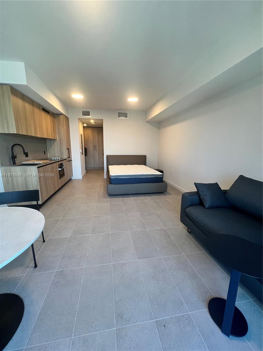 121 NE 5th St #3400 Miami, FL 33132