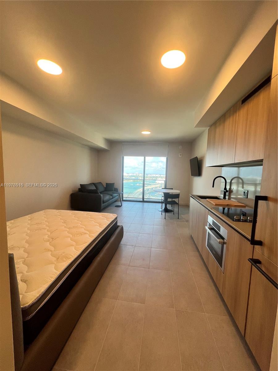 121 NE 5th St #3400 Miami, FL 33132