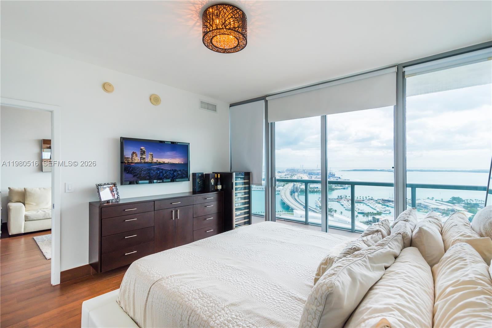 888 Biscayne Blvd #3506 Miami, FL 33132