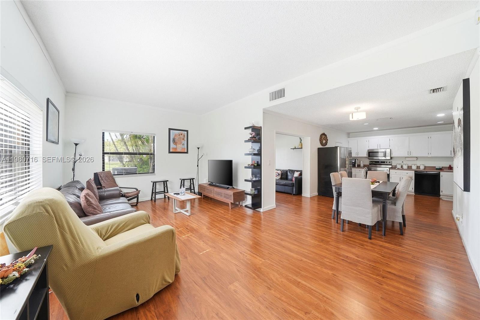 567 Racquet Clb Rd #18 Weston, FL 33326